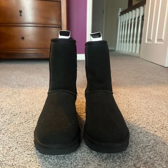 NWT UGG Classic Short II black boot - women’s size 9 - Picture 9 of 10